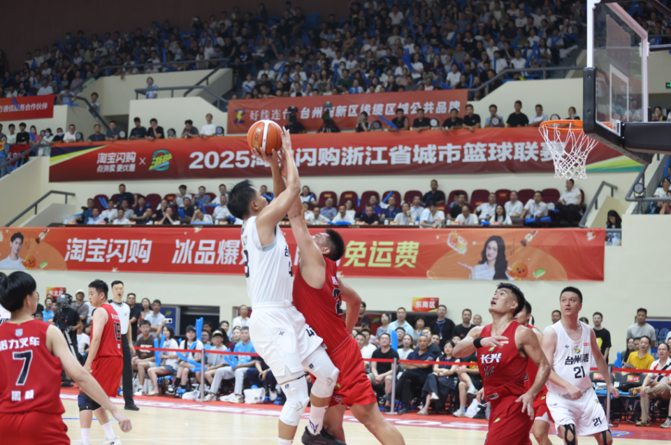 球员们在赛, 场上的奋力